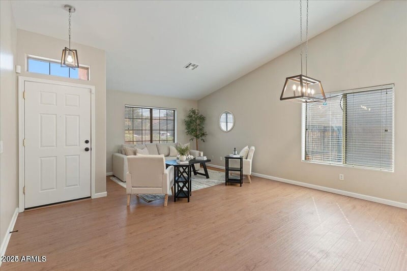 8026 Hilton Ave, Phoenix, AZ 85043