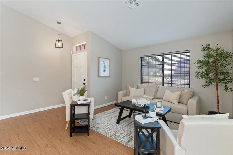 8026 Hilton Ave, Phoenix, AZ 85043