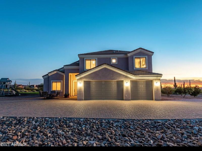 8027 E Odessa St, Mesa, AZ 85207