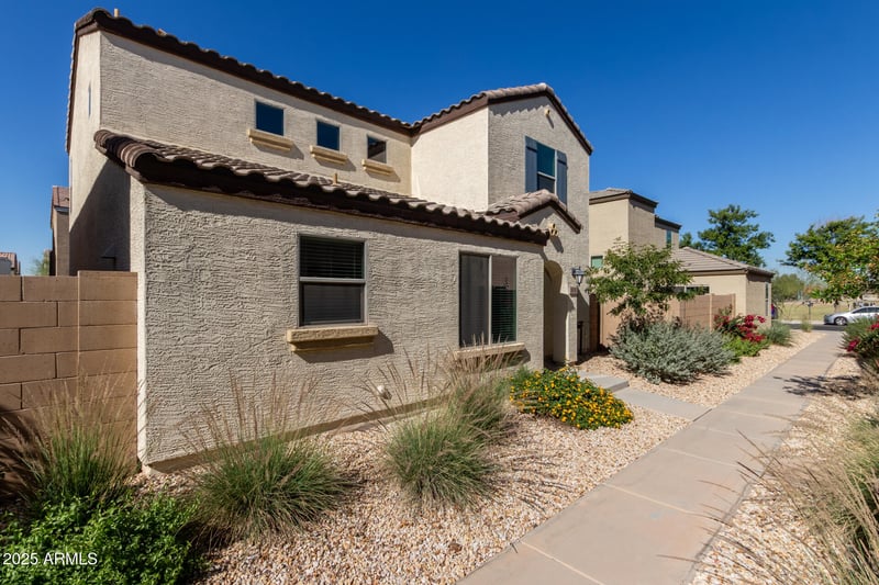 8029 Albeniz Pl, Phoenix, AZ 85043