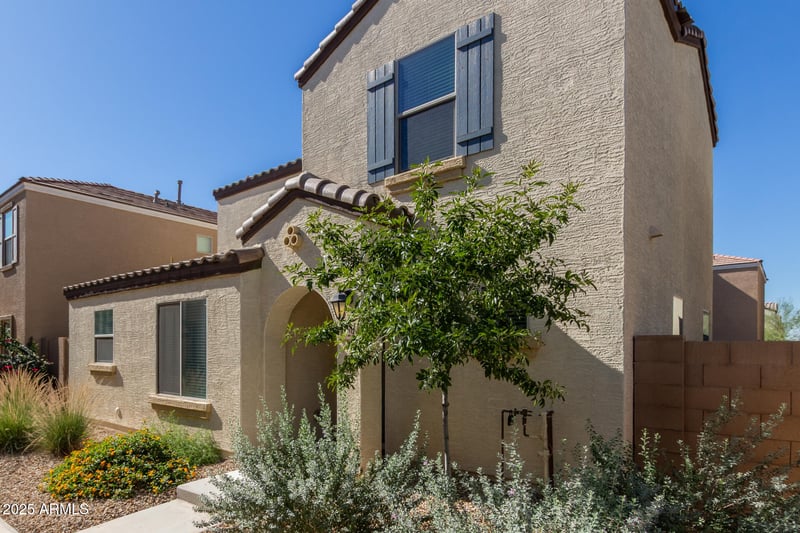 8029 Albeniz Pl, Phoenix, AZ 85043