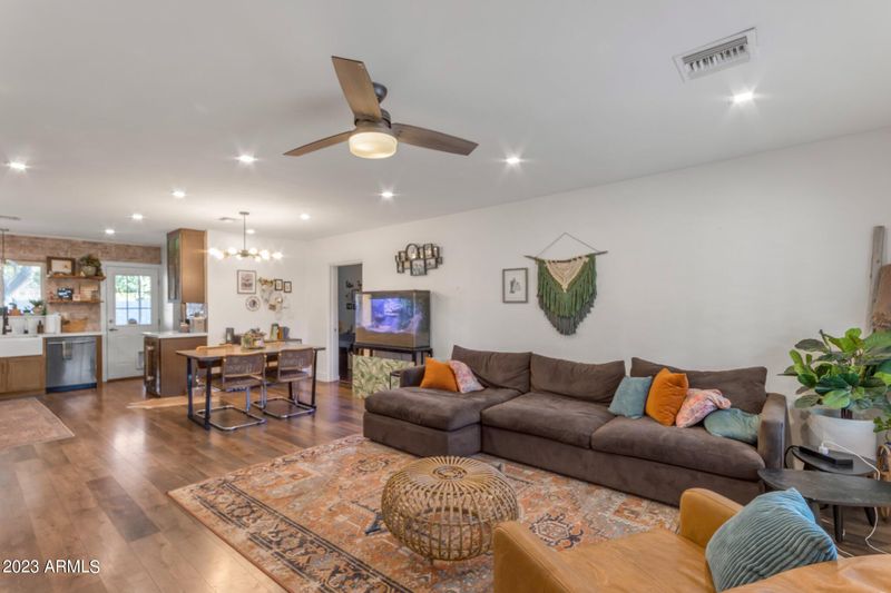 803 E Flynn Ln, Phoenix, AZ 85014