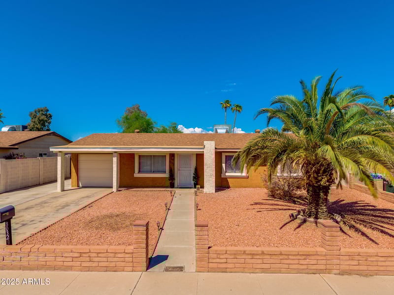 8032 Clayton Dr, Phoenix, AZ 85033