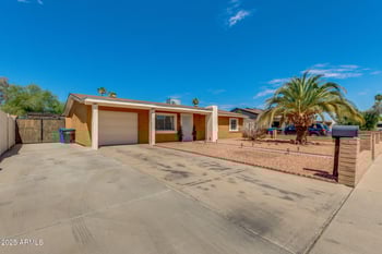 8032 Clayton Dr, Phoenix, AZ 85033