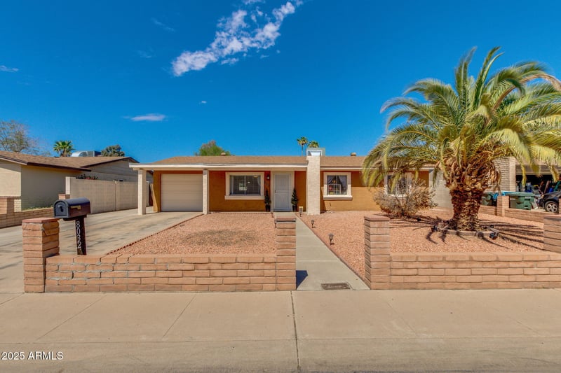 8032 Clayton Dr, Phoenix, AZ 85033