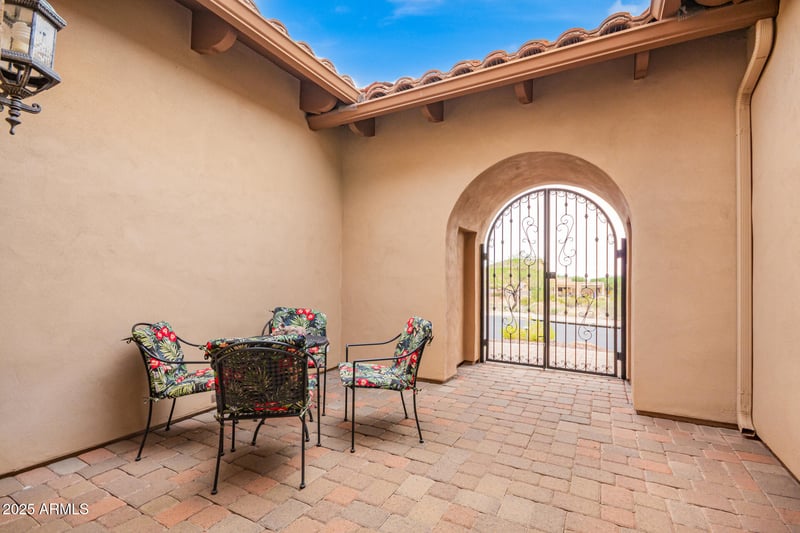 8034 Sugarloaf Cir, Mesa, AZ 85207