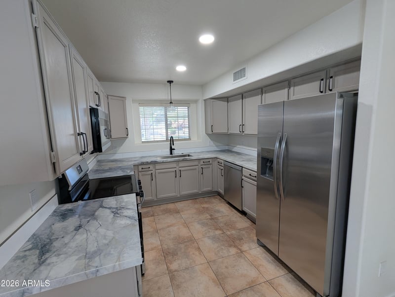 8034 Paradise Dr, Peoria, AZ 85345