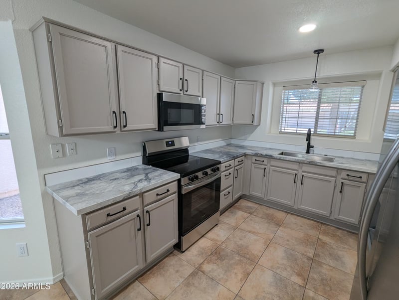 8034 Paradise Dr, Peoria, AZ 85345