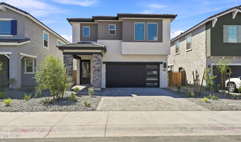 8035 W Harmont Dr, Peoria, AZ 85345