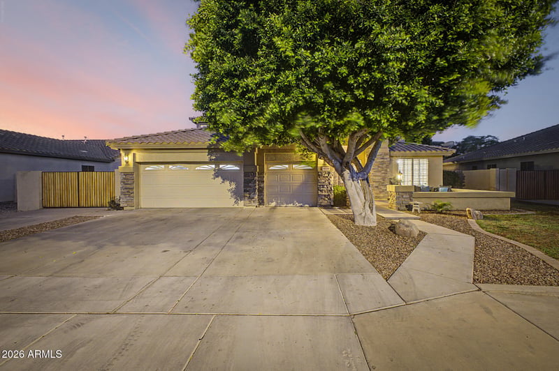 8039 W Foothill Dr, Peoria, AZ 85383