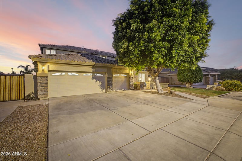 8039 W Foothill Dr, Peoria, AZ 85383