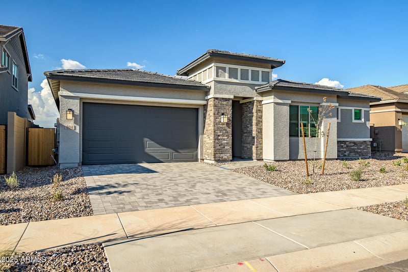 804 Superstition Dr, San Tan Valley, AZ 85140