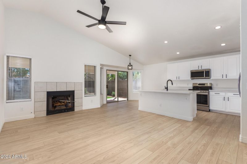 8041 W Eugie Ave, Peoria, AZ 85381
