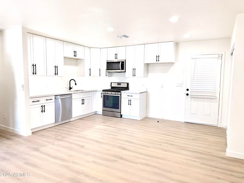8042 S 25th St, Phoenix, AZ 85042