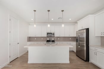 8046 54th Ln, Glendale, AZ 85302