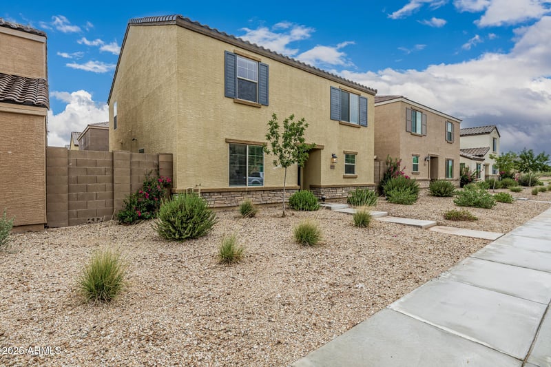8046 W Agora Ln, Phoenix, AZ 85043