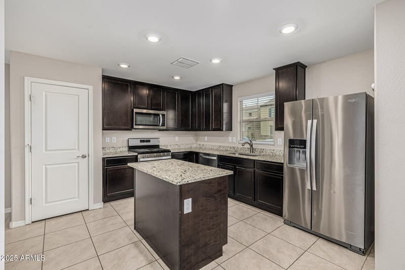 8046 W Agora Ln, Phoenix, AZ 85043