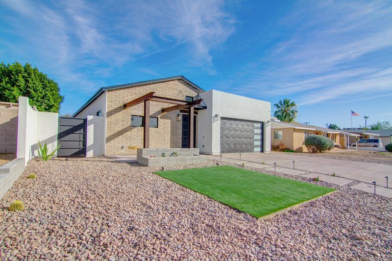 8047 N 11th St, Phoenix, AZ 85020