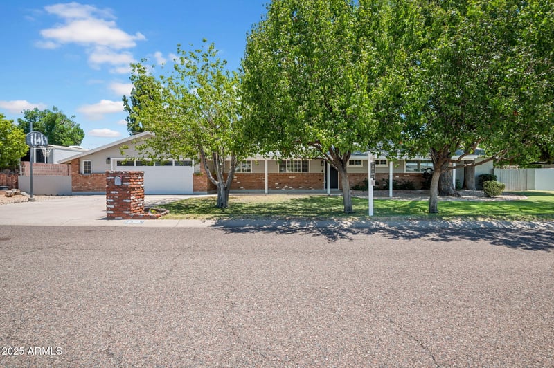 8049 N 16th Ave, Phoenix, AZ 85021