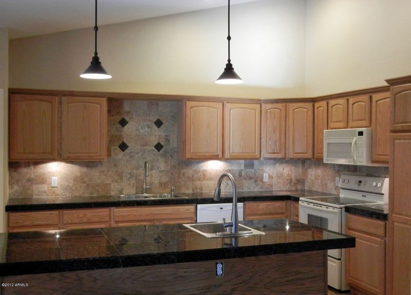 8049 W Dreyfus Dr, Peoria, AZ 85381