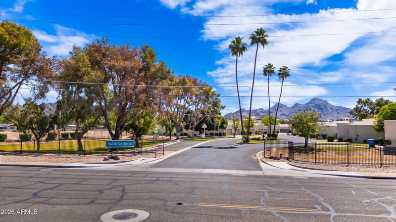 805 E Corte Oro St, Phoenix, AZ 85020