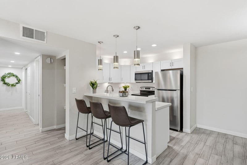 8055 Thomas Rd #H102, Scottsdale, AZ 85251