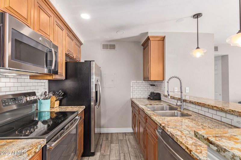 8055 E Thomas Rd #J101, Scottsdale, AZ 85251