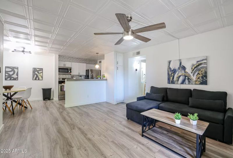 8055 E Thomas Rd #L104, Scottsdale, AZ 85251