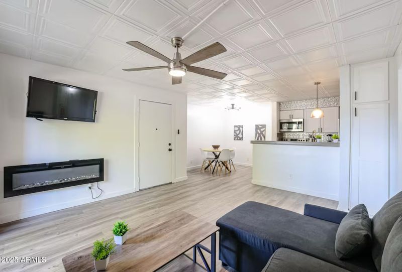 8055 E Thomas Rd #L104, Scottsdale, AZ 85251