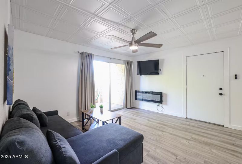 8055 E Thomas Rd #L104, Scottsdale, AZ 85251