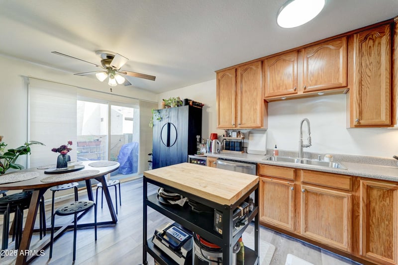 8055 Thomas Rd #D102, Scottsdale, AZ 85251