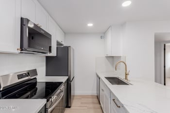 8055 Thomas Rd #M101, Scottsdale, AZ 85251