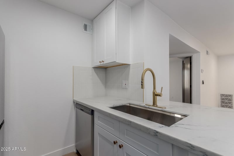 8055 Thomas Rd #M101, Scottsdale, AZ 85251