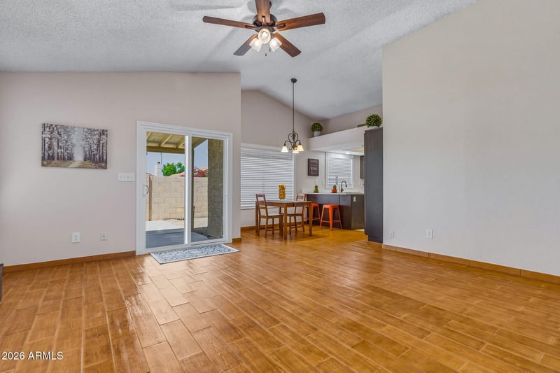8058 W Laurel Ln, Peoria, AZ 85345