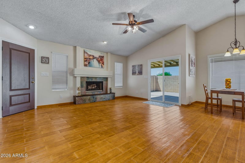 8058 W Laurel Ln, Peoria, AZ 85345