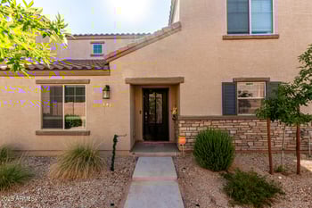 8059 Agora Ln, Phoenix, AZ 85043