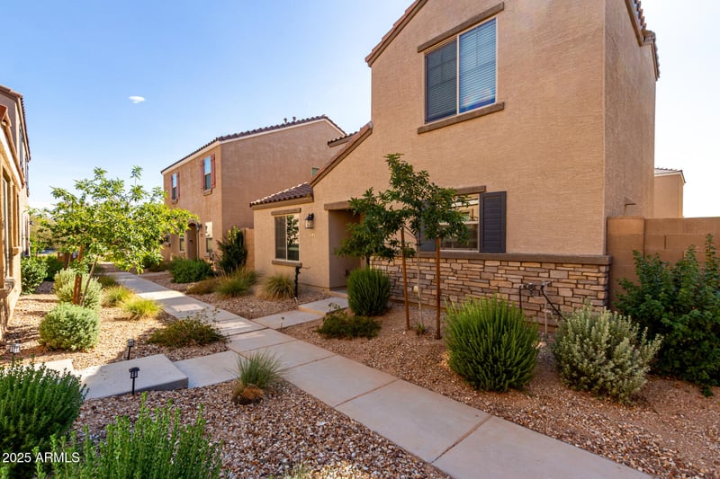 8059 Agora Ln, Phoenix, AZ 85043