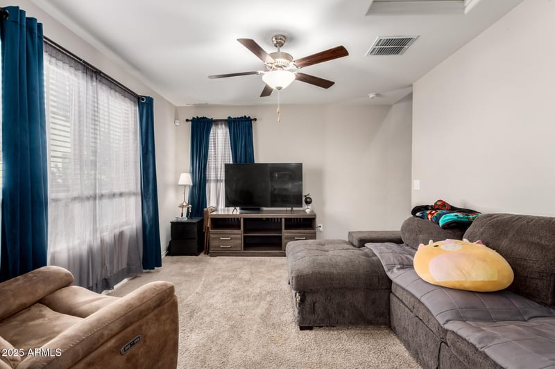 8059 Agora Ln, Phoenix, AZ 85043