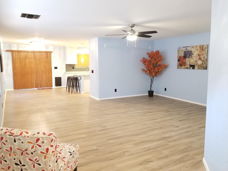 8065 W Hatcher Rd, Peoria, AZ 85345