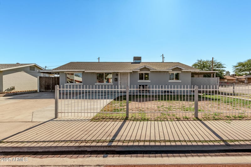 807 Dolphin Ave, Mesa, AZ 85204