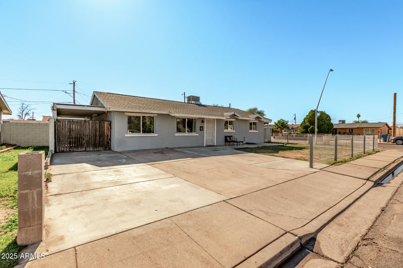 807 Dolphin Ave, Mesa, AZ 85204