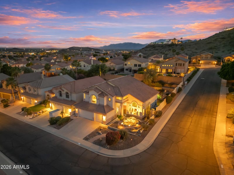 807 Mountain Vista Dr, Phoenix, AZ 85048