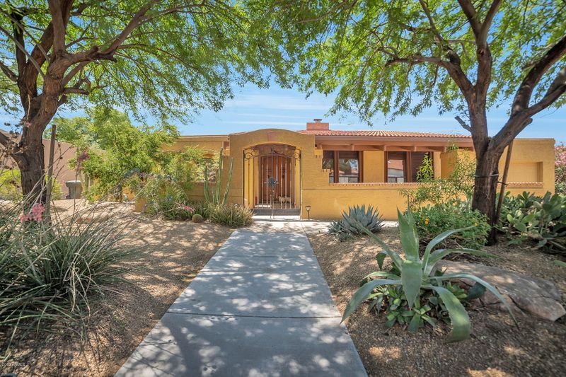 807 E Waltann Ln, Phoenix, AZ 85022