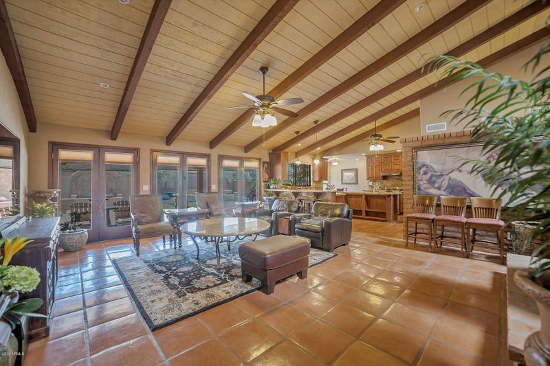 807 E Waltann Ln, Phoenix, AZ 85022