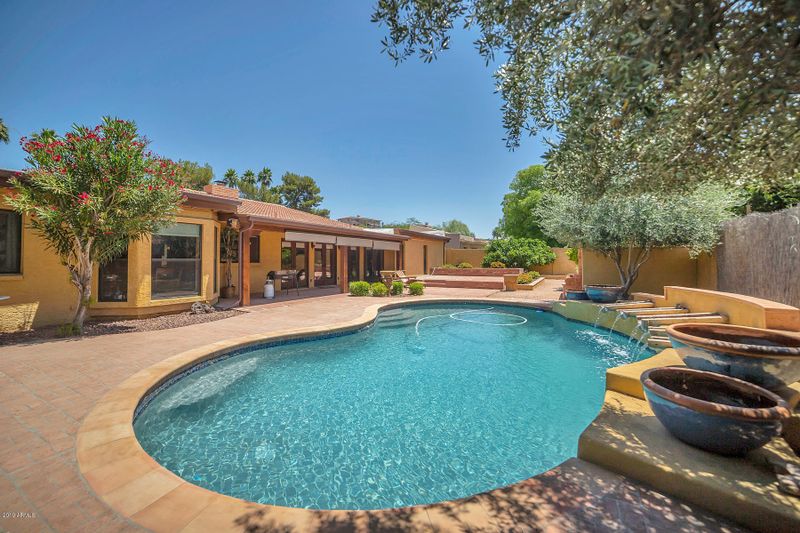 807 E Waltann Ln, Phoenix, AZ 85022