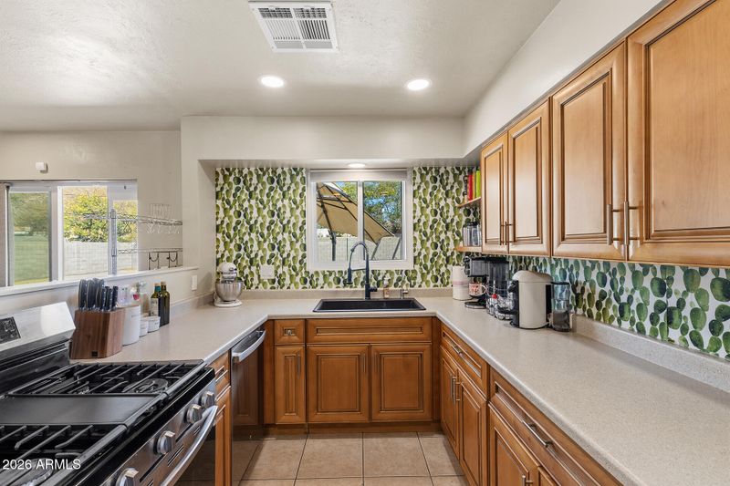 808 E Cinnabar Ave, Phoenix, AZ 85020