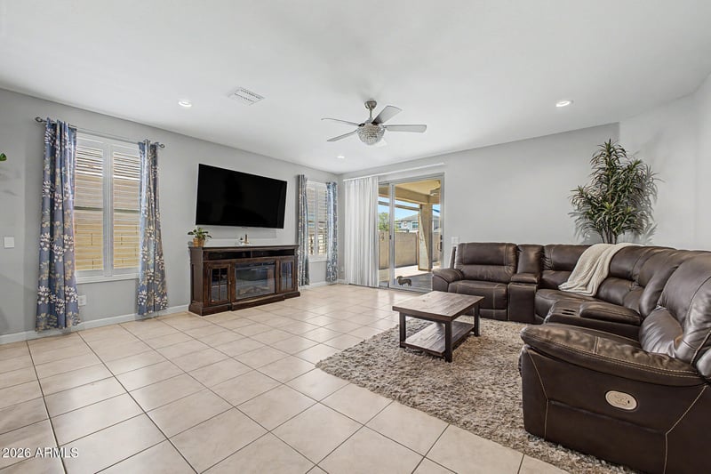 808 Brangus Way, San Tan Valley, AZ 85143
