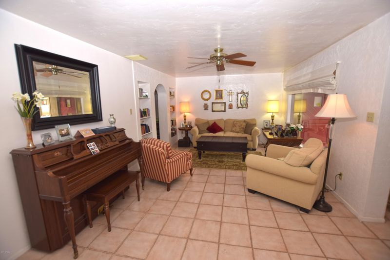 808 W Orangewood Ave, Phoenix, AZ 85021