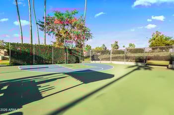 8084 Del Laton Dr, Scottsdale, AZ 85258