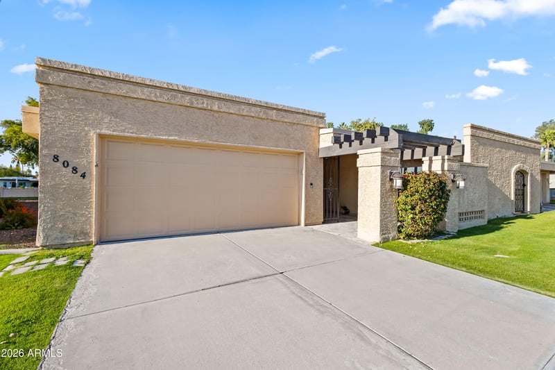 8084 Del Laton Dr, Scottsdale, AZ 85258